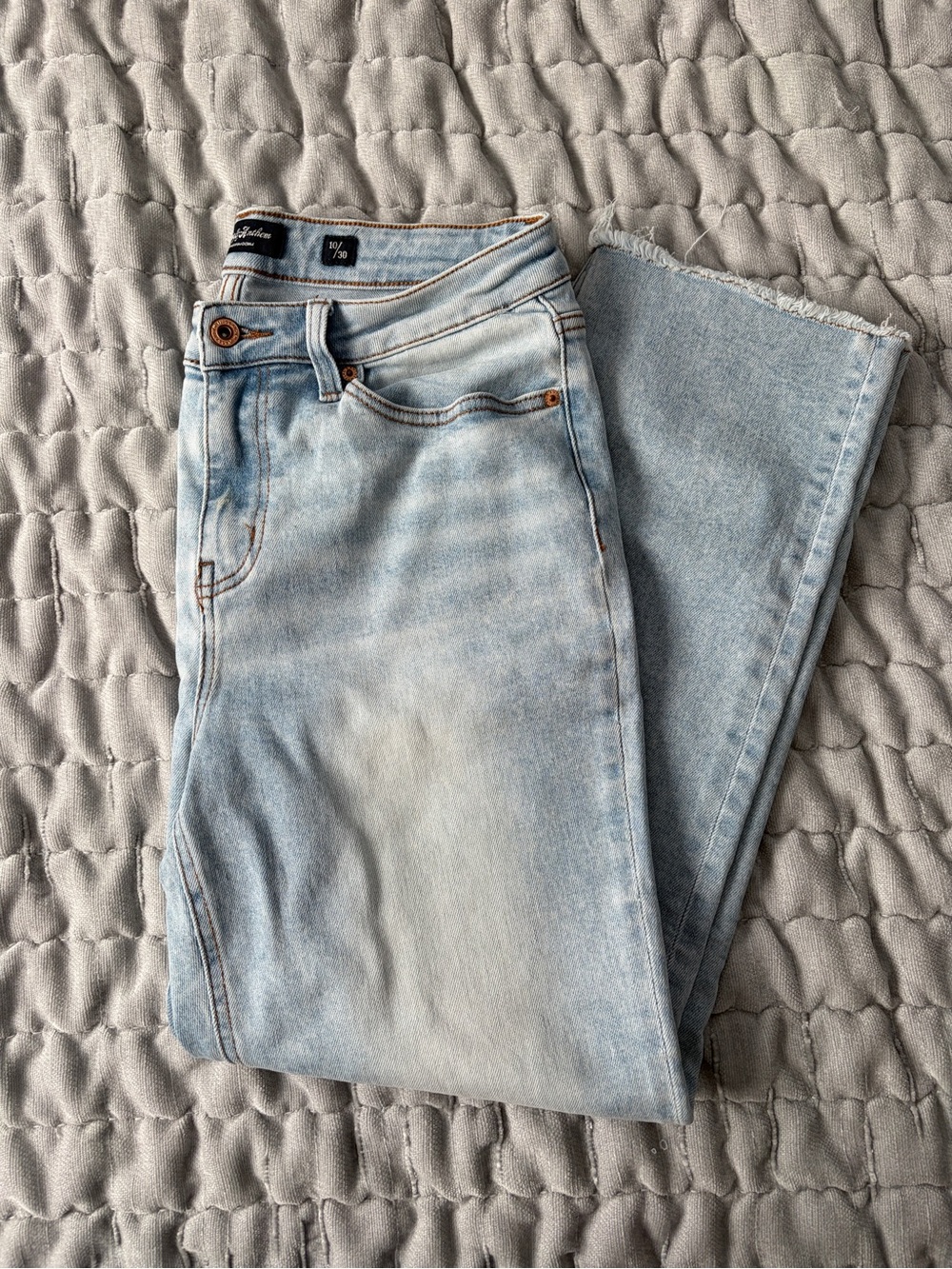Straight Leg Light Wash Women’s Jeans - High-Rise Casual